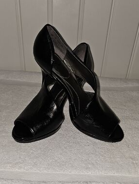 Life Stride Black Open-Toe Cutout High Heels